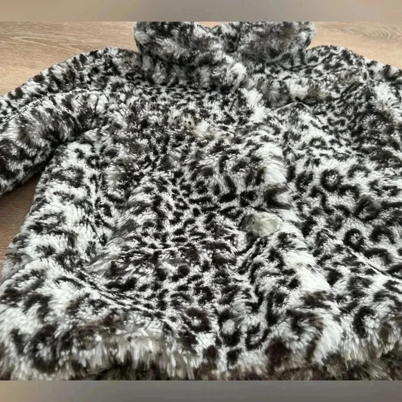 Chasing Fireflies Faux Fur Jacket Girls 7 Black White Soft Snap Front Lined - Picture 4 of 13